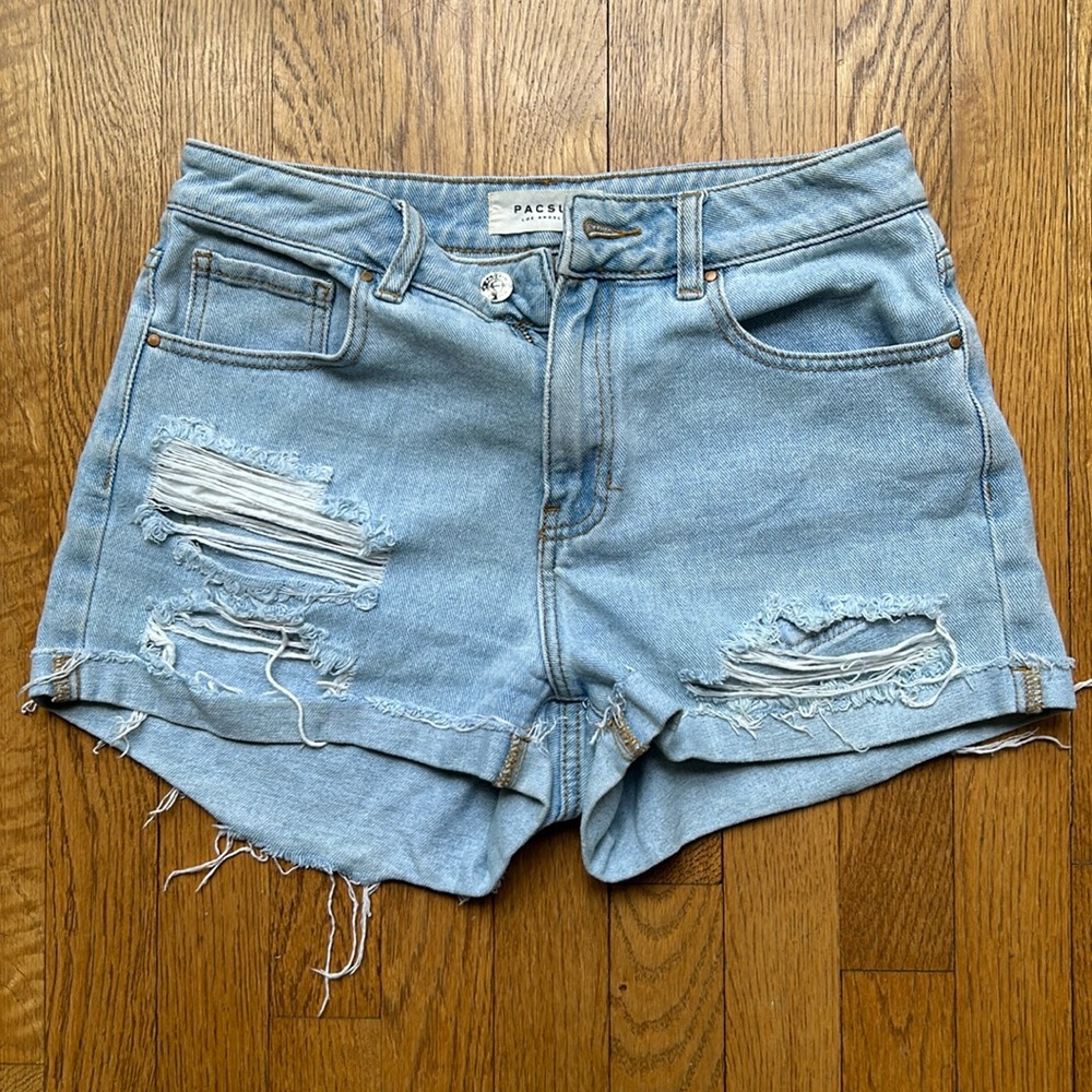Barely worn blue wash distressed mom shorts.
